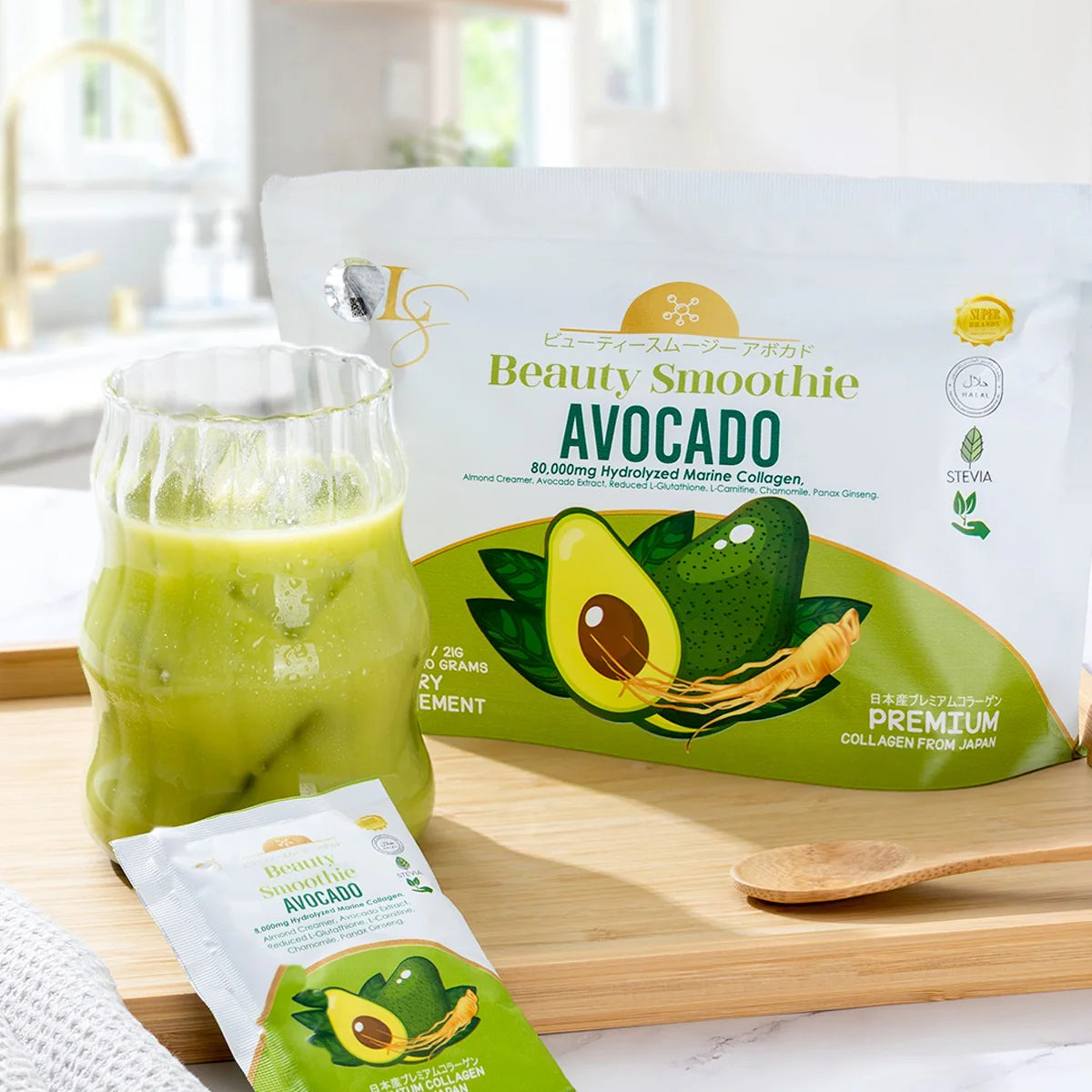 Avocado smoothie with a package labeled 'Beauty Smoothie Avocado' on a wooden surface.